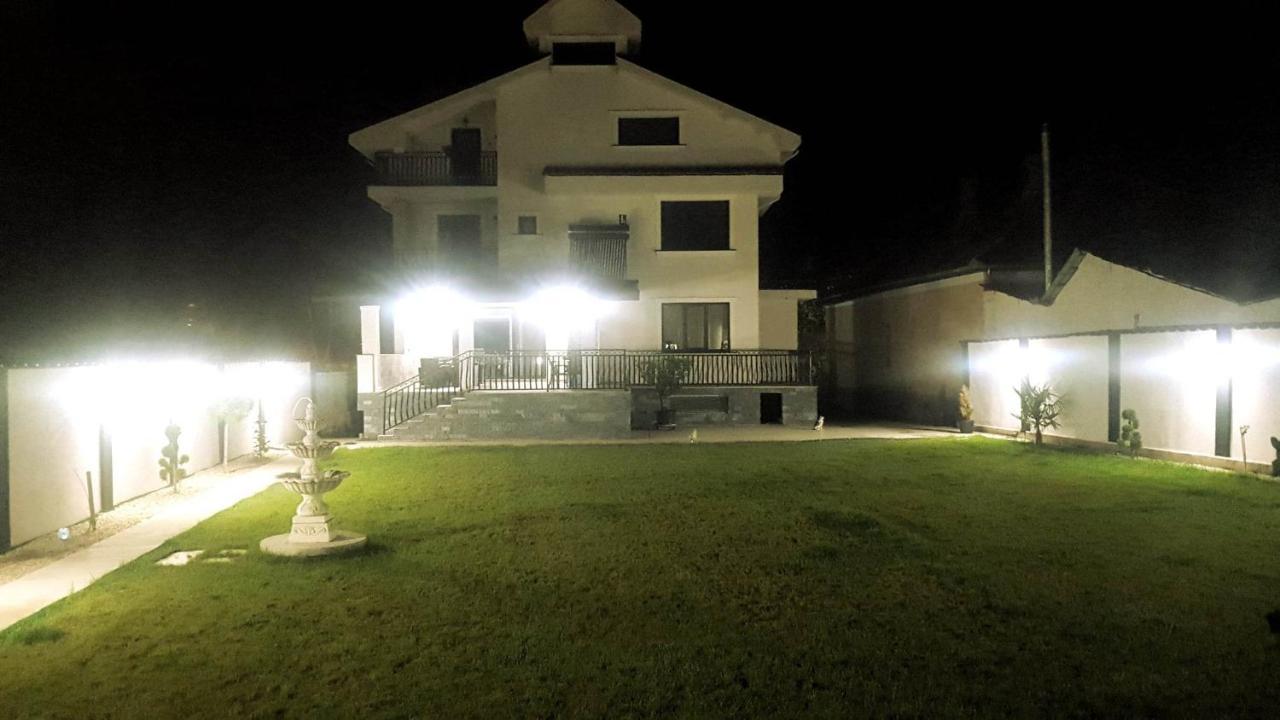 לינה וארוחת בוקר באילה אונו מאי Casa Leahu מראה חיצוני תמונה