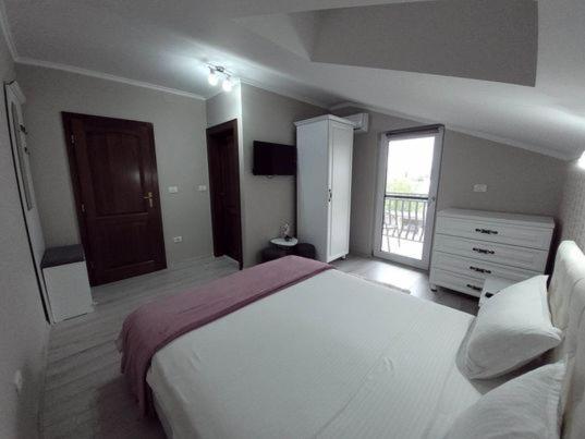 לינה וארוחת בוקר באילה אונו מאי Casa Leahu מראה חיצוני תמונה
