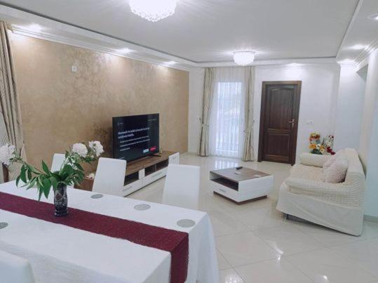 לינה וארוחת בוקר באילה אונו מאי Casa Leahu מראה חיצוני תמונה