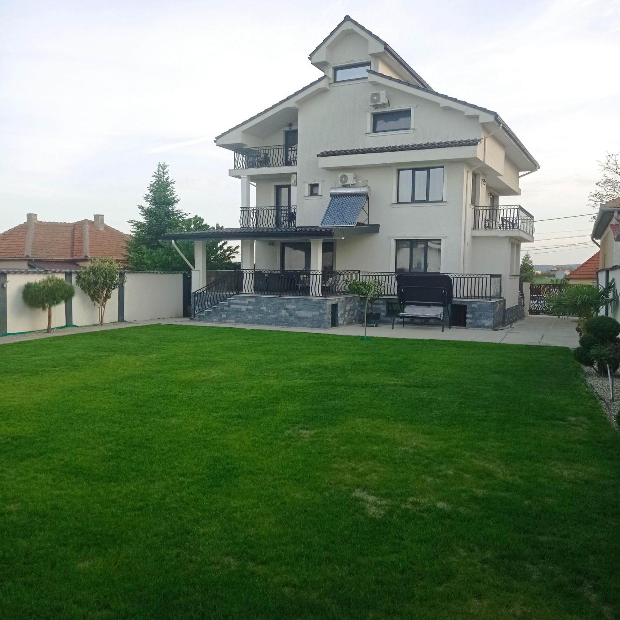 לינה וארוחת בוקר באילה אונו מאי Casa Leahu מראה חיצוני תמונה